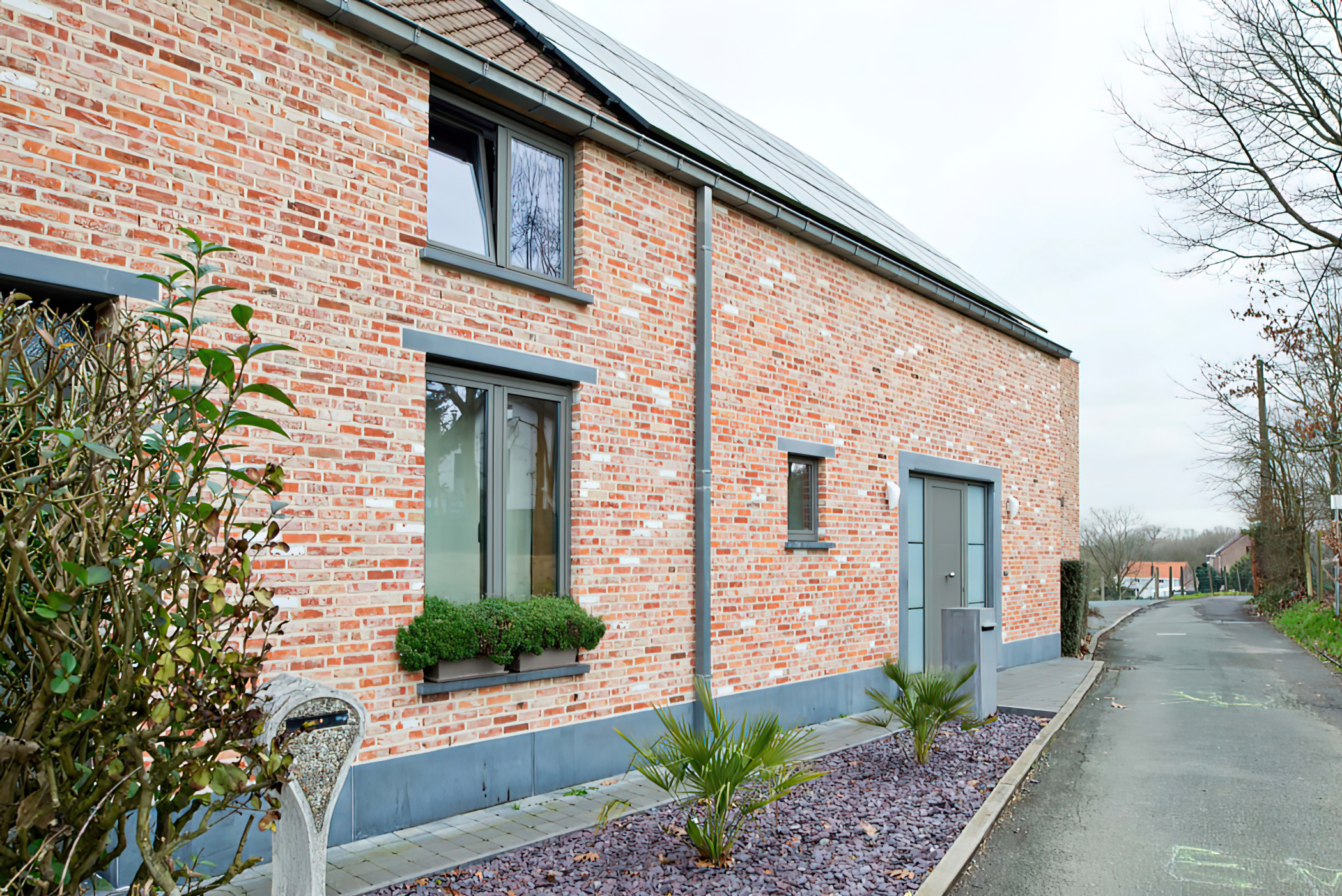 Charmante woning met aluminium ramen en deuren