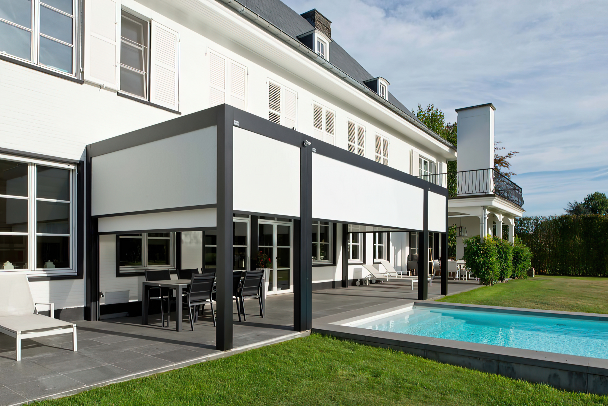 Zwart-witte Pergola SO met screens