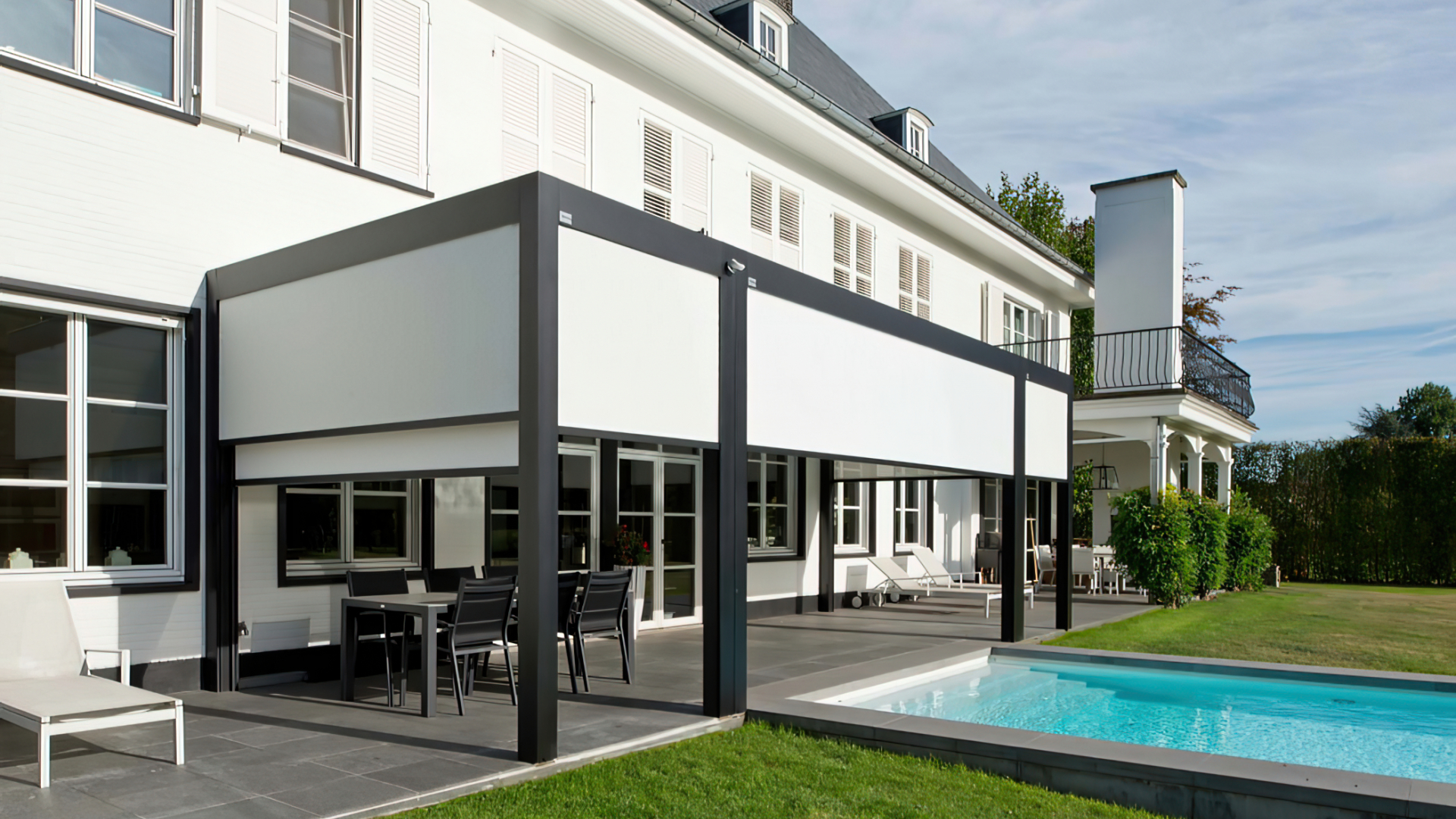 Zwart-witte Pergola SO met screens